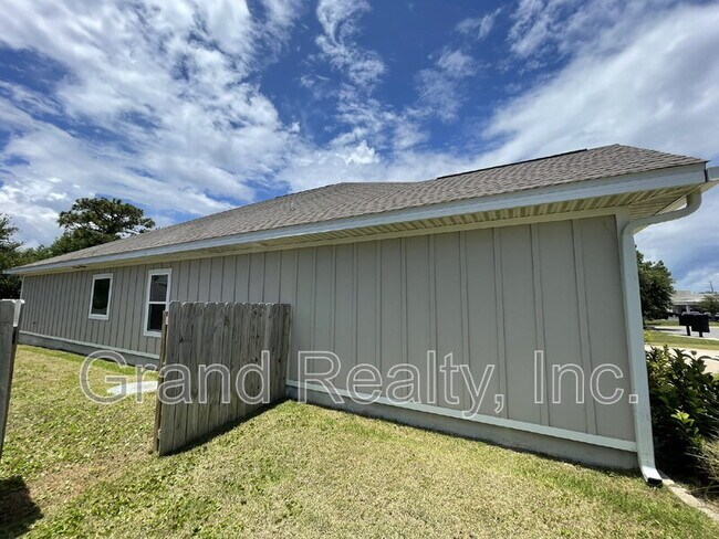 Building Photo - 1367 Sea Grv Ct