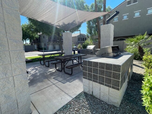 Building Photo - 2150 W Alameda Dr