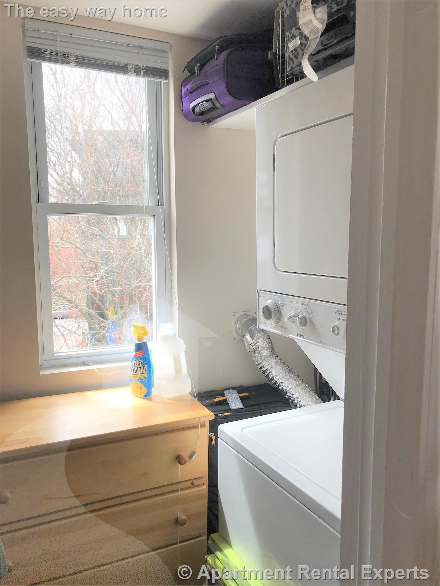 Building Photo - 277 Putnam Ave