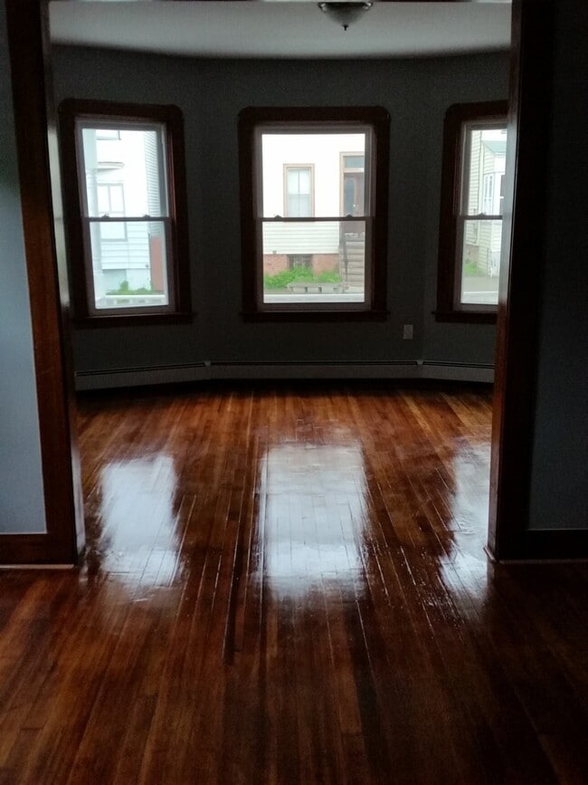 Building Photo - 662 State St