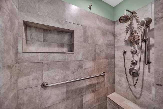 Building Photo - Kula Serenity – Flexible Long-Term Rental with Ocean & Mountain Vistas