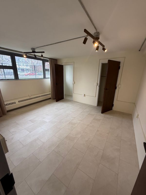 Building Photo - 130 Linwood Ave