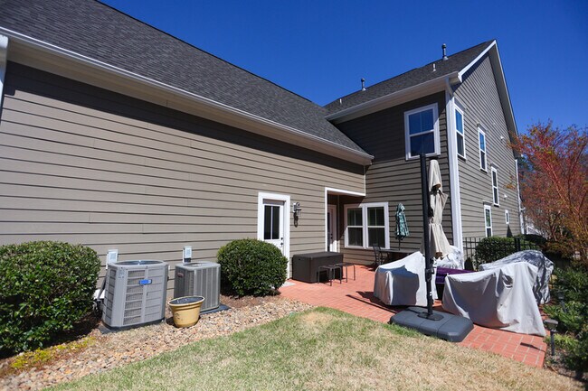Building Photo - 504 Village Walk Ln