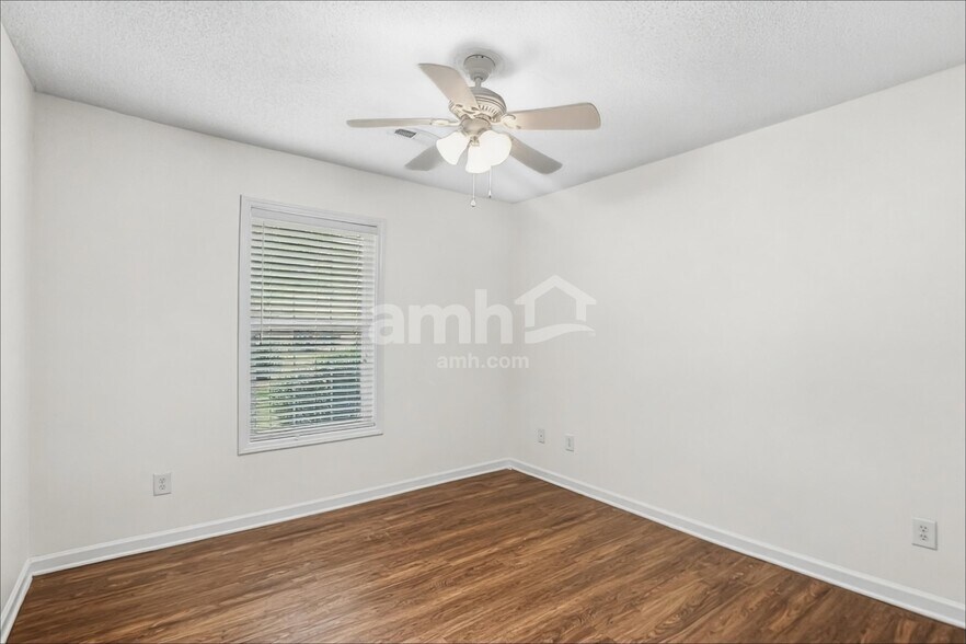 Building Photo - 213 Fiddlers Knoll Ct