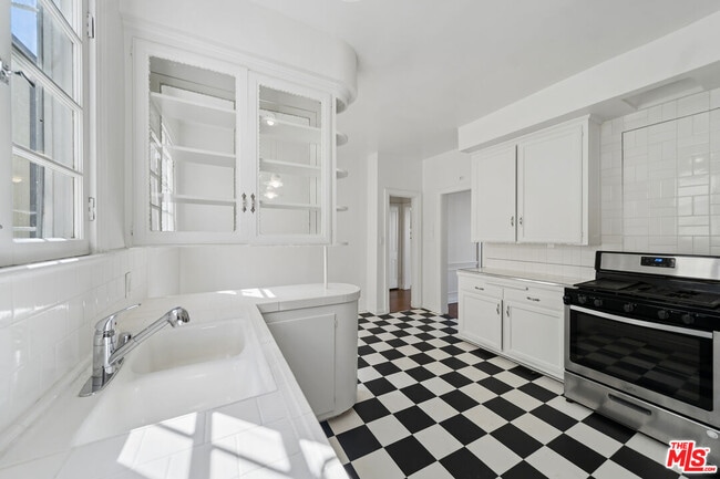 Building Photo - 1284 S Beverly Glen Blvd