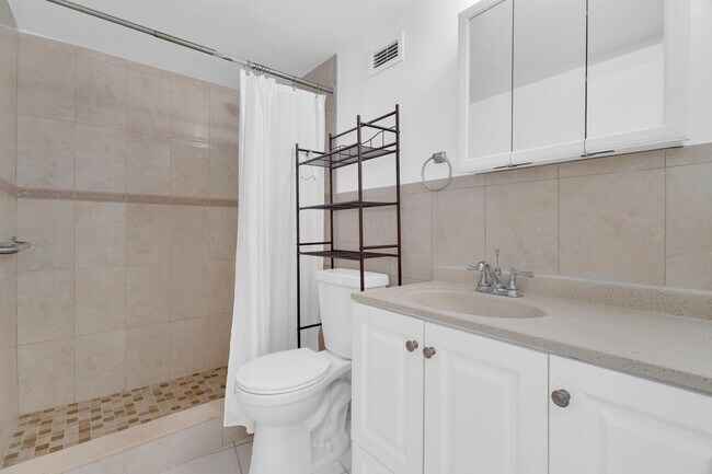 Building Photo - 3725 S Ocean Dr
