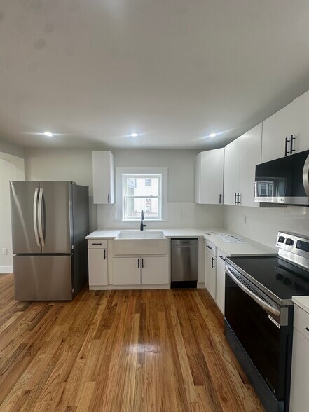 Primary Photo - 4 Upham Ave