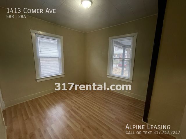 Building Photo - HUGE garage/workshop combo (has working el...