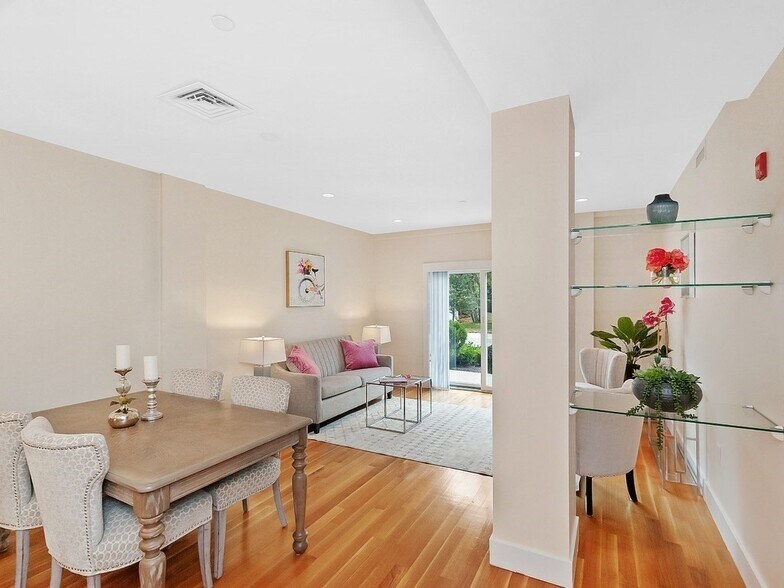 Building Photo - 321 Hammond Pond Pky