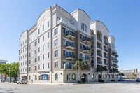 Building Photo - 124 Walnut St