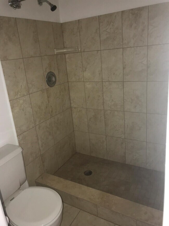 Building Photo - 819 NE 199th St