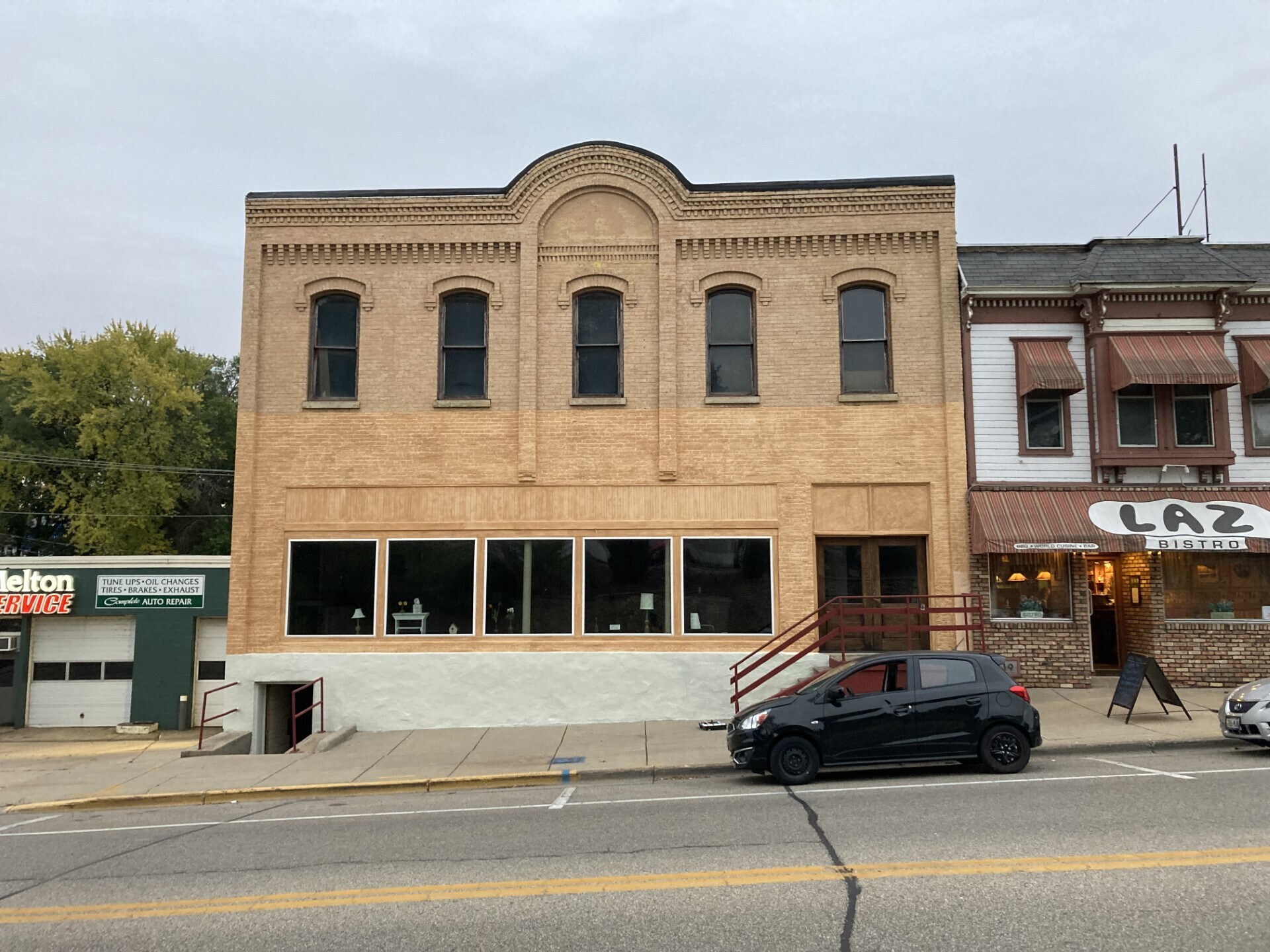 Building Photo - 421 E Main St