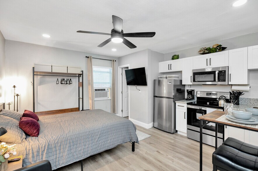 Building Photo - 401 S Mars Ave