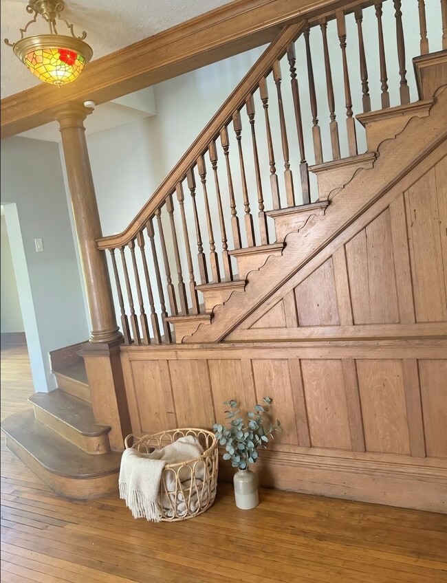 Building Photo - Spacious 5BR Home Near Drake — Porch, Garage & Tons of Space