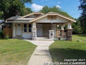 Building Photo - 826 Erie Ave