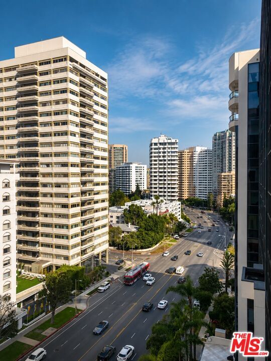 Building Photo - 10724 Wilshire Blvd