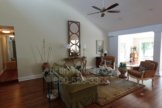 Building Photo - 444 Silver Lake N