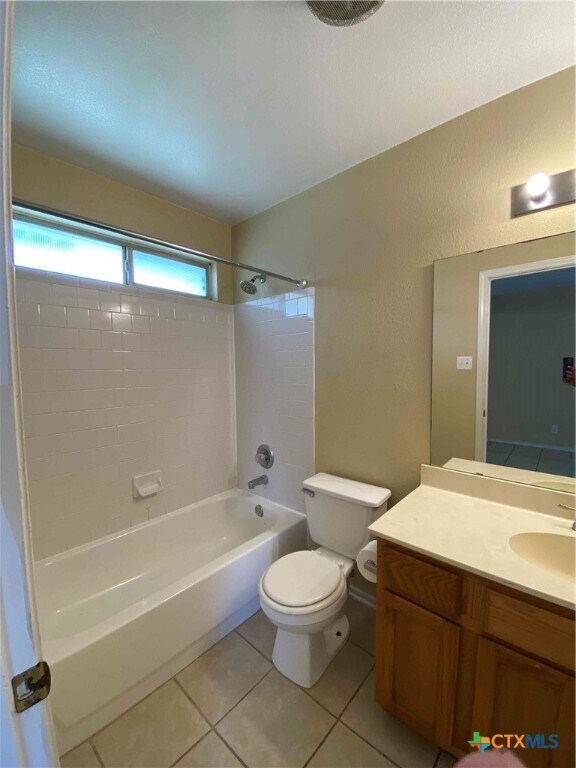Building Photo - 3510 Crescent Dr