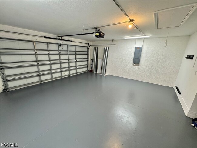 Building Photo - 3829 SW 17th Pl