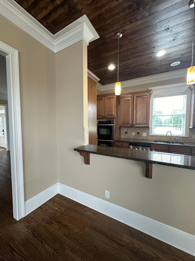 Building Photo - 407 Reserve Way