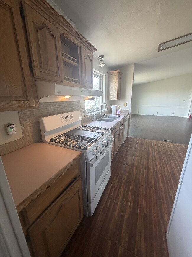 Building Photo - 690 Maple Ct