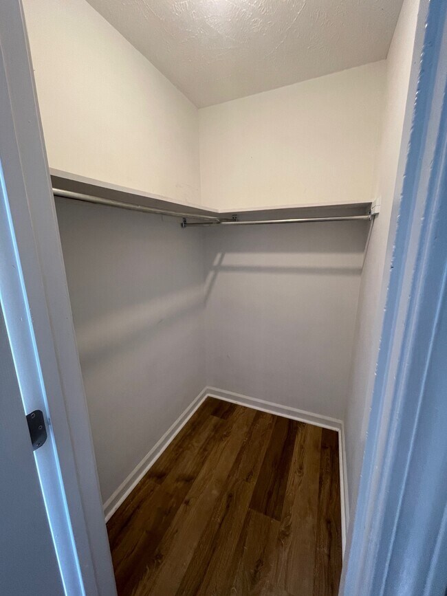 Building Photo - 570 Cherub Ct