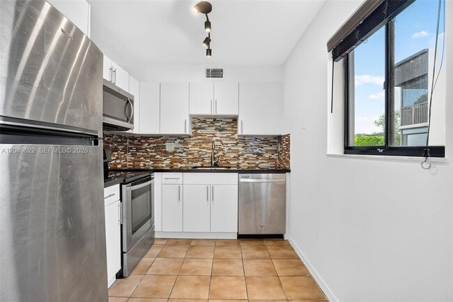 Building Photo - 9920 NW 68th Pl