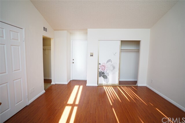 Building Photo - 1012 S Marengo Ave