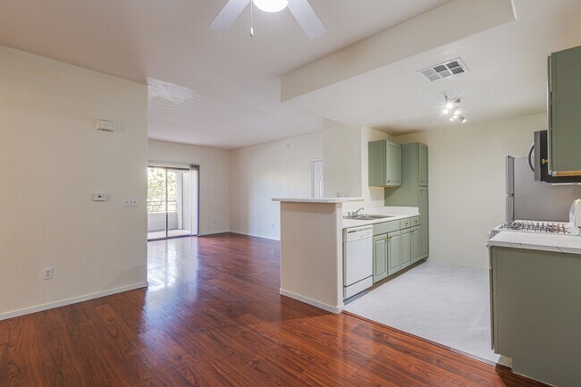 Building Photo - 8250 N Grand Canyon Dr