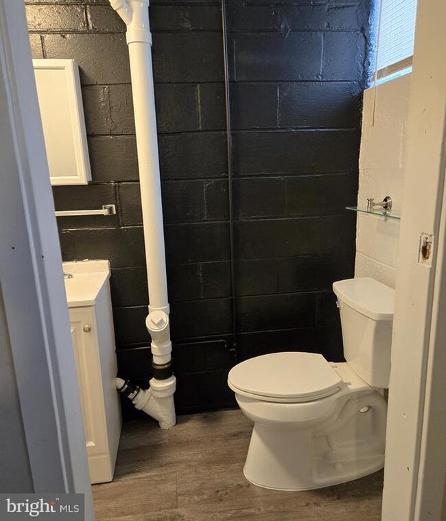 Building Photo - 7801 Hillsway Ave