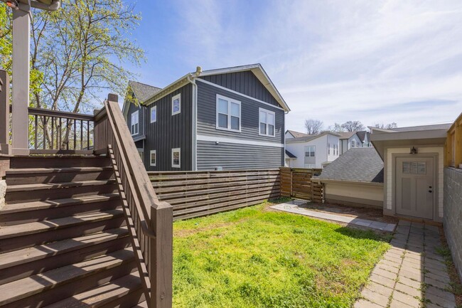 Building Photo - 505A Moore Ave