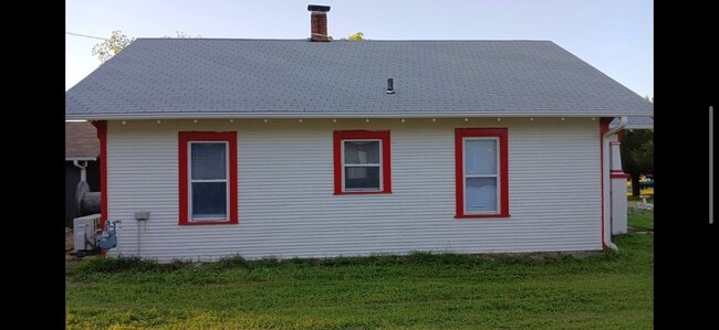 Building Photo - 1105 5th St