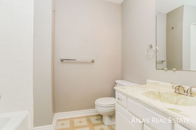 Building Photo - 2312 NE 72nd Terrace