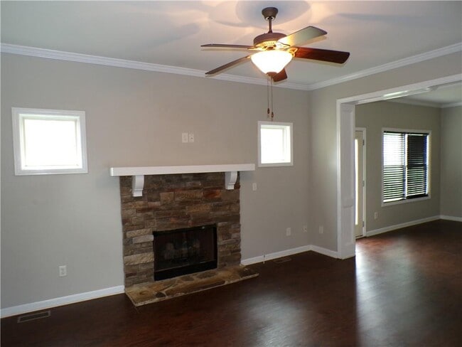 Building Photo - 21 Springmont Dr