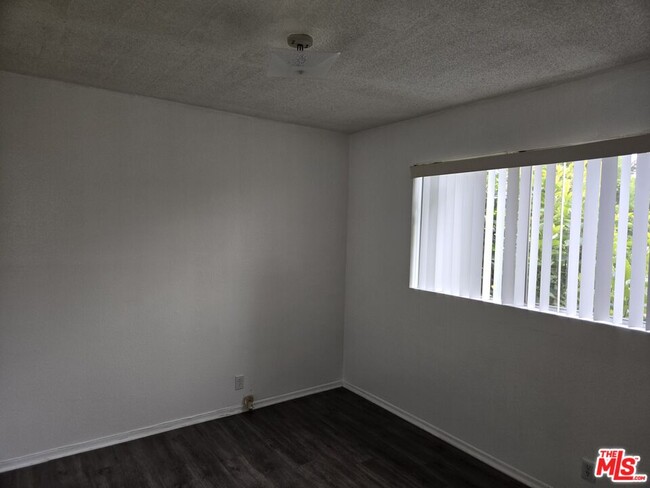 Building Photo - 1233 Tamarind Ave