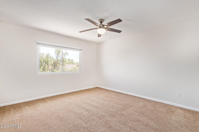 Building Photo - 1337 E Northshore Dr