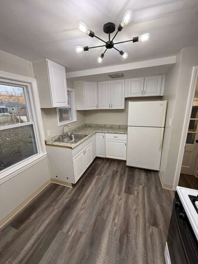 Building Photo - Updated 3-Bedroom Home in Lyndhurst Schools | Yard + Garage