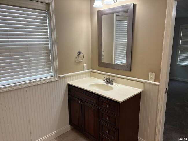 Building Photo - 2315 W Paddington Ct