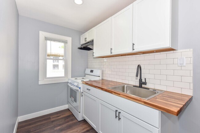 Building Photo - 4831 N 70th St