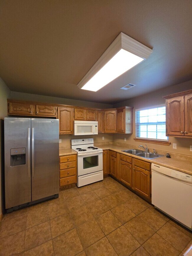 Building Photo - 619 Resimont Dr