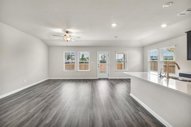 Building Photo - 102 Greenspire Ln