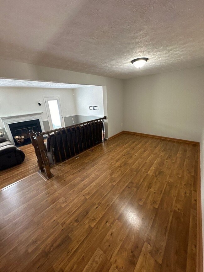 Building Photo - 3 bed Village of Thomas Run