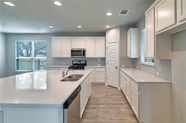 Building Photo - 124 Driftwood Hills Way
