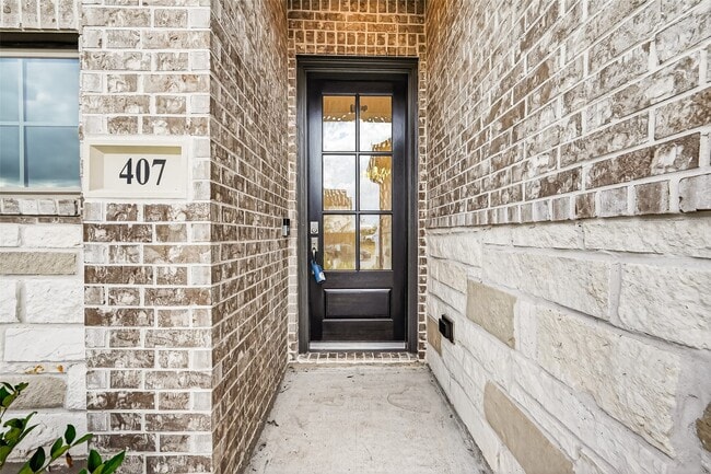 Building Photo - 407 Big Pne Trl