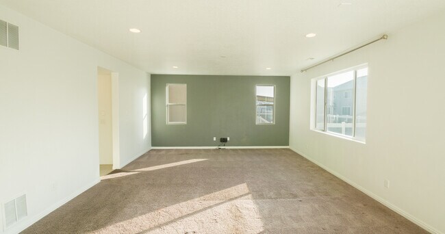 Building Photo - 1975 W 950 N