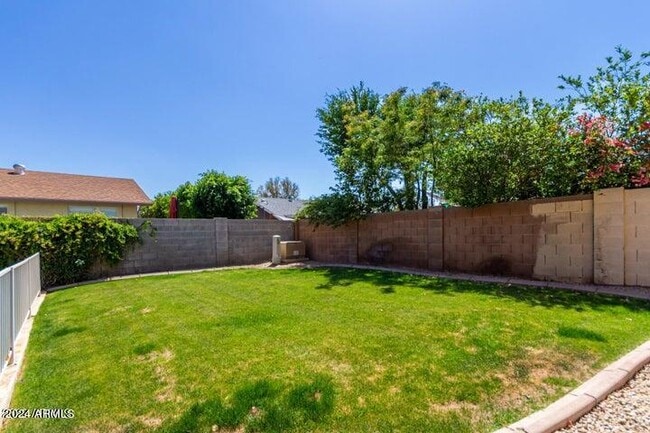 Building Photo - 2447 W Mandalay Ln