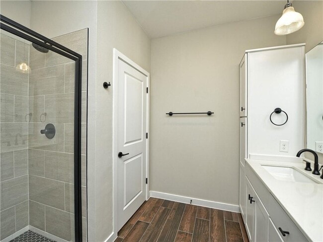 Building Photo - 3809 Valley View Rd