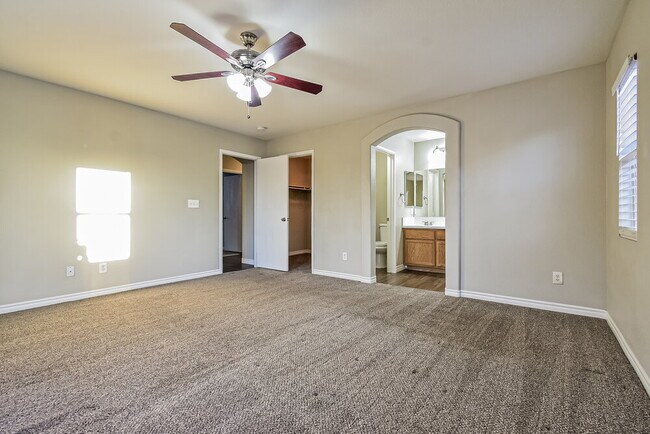 Building Photo - 1110 Cliffbrook Hedge Ave