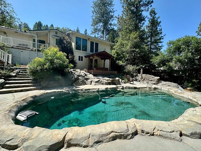 Primary Photo - Stunning 4 Bedroom 3 Bathroom House with a...
