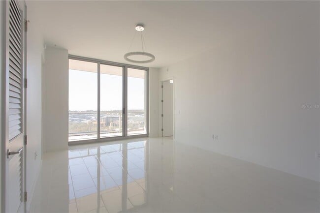 Building Photo - 400 Central Ave